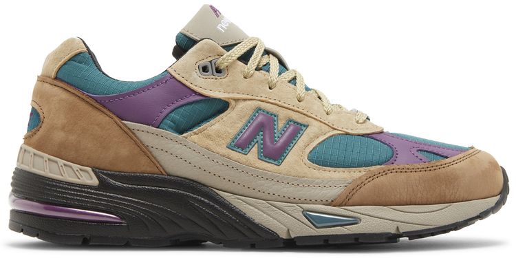 Palace x New Balance 991 Made in UK，侧面照片 1