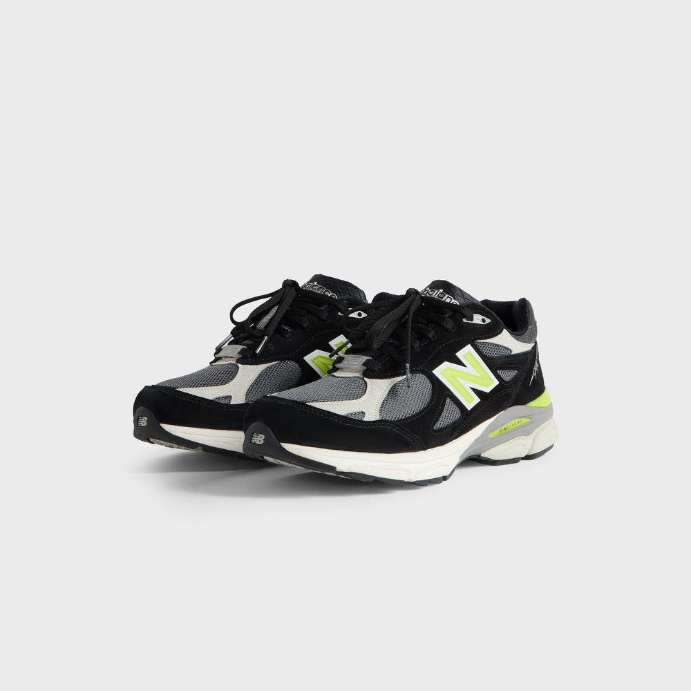 Kith x United Arrows & Sons x New Balance 990v3 Black Oyster Mushroom，侧面照片 3
