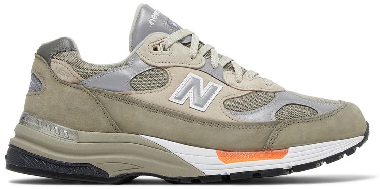 WTAPS x New Balance 992 Olive Drab，侧面照片 1
