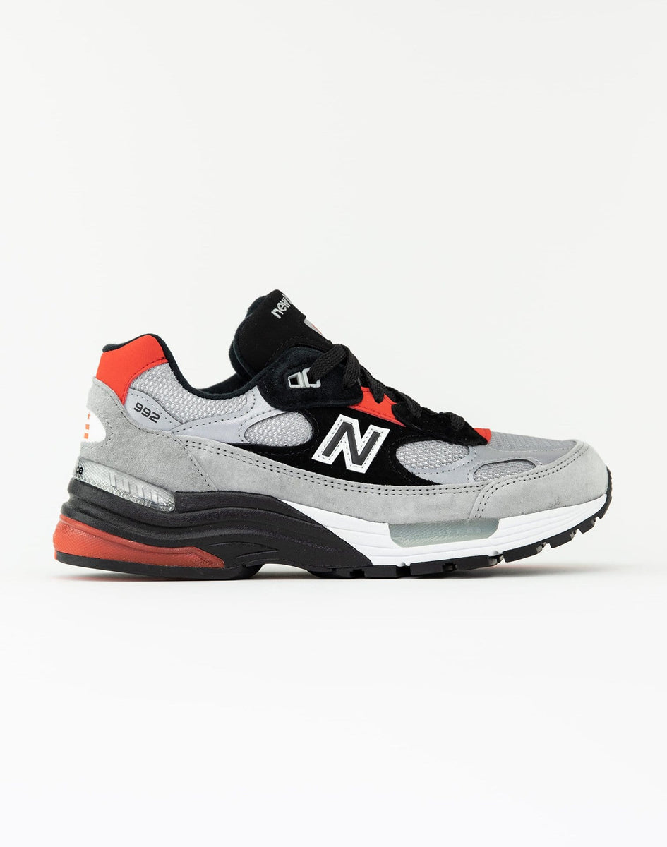 DTLR x New Balance 992 Discover and Celebrate，侧面照片 1
