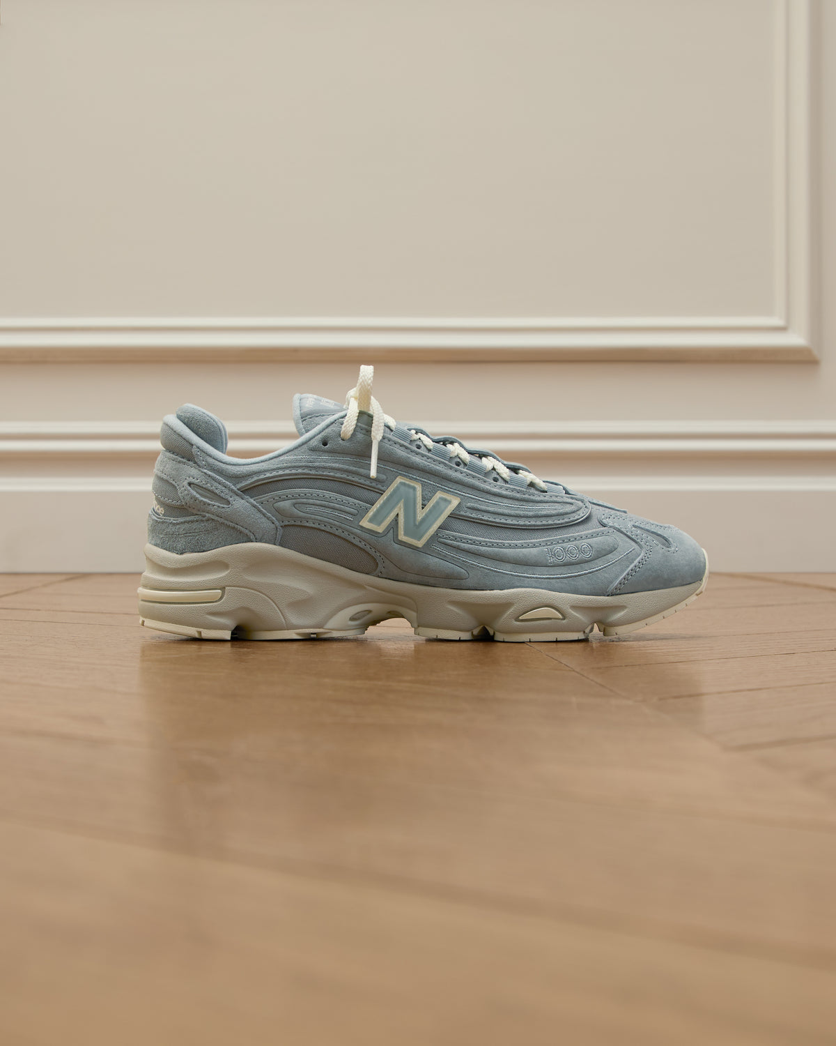 Kith x New Balance 1000 Quarry，侧面照片 1