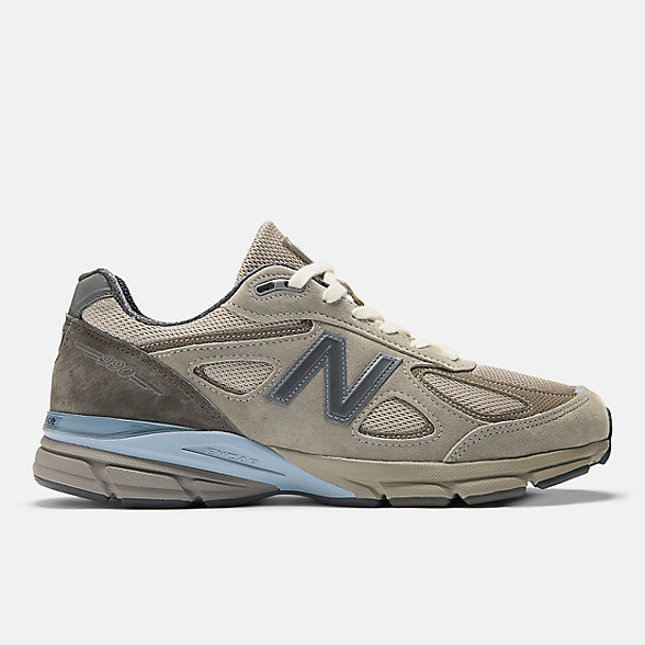 Auralee x New Balance 990v4 Taupe，侧面照片 1
