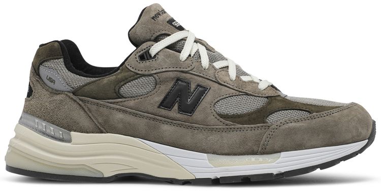 JJJJound x New Balance 992 Grey，侧面照片 1