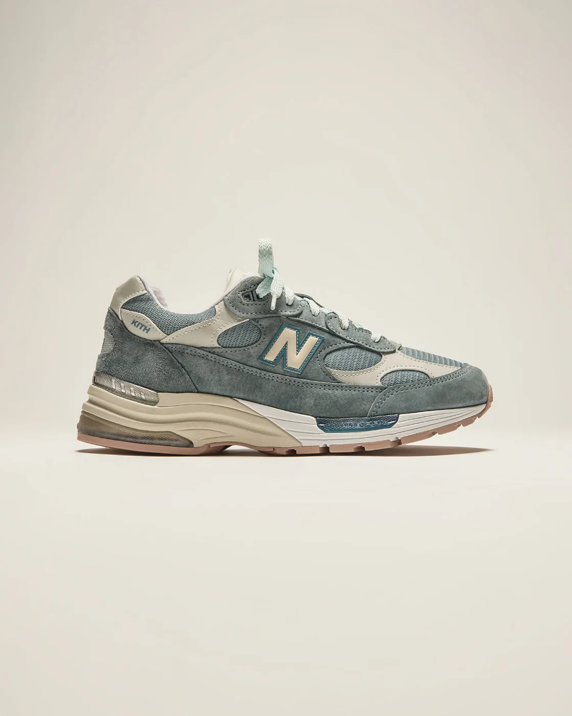 Kith x New Balance 992 Osaka，侧面照片 4