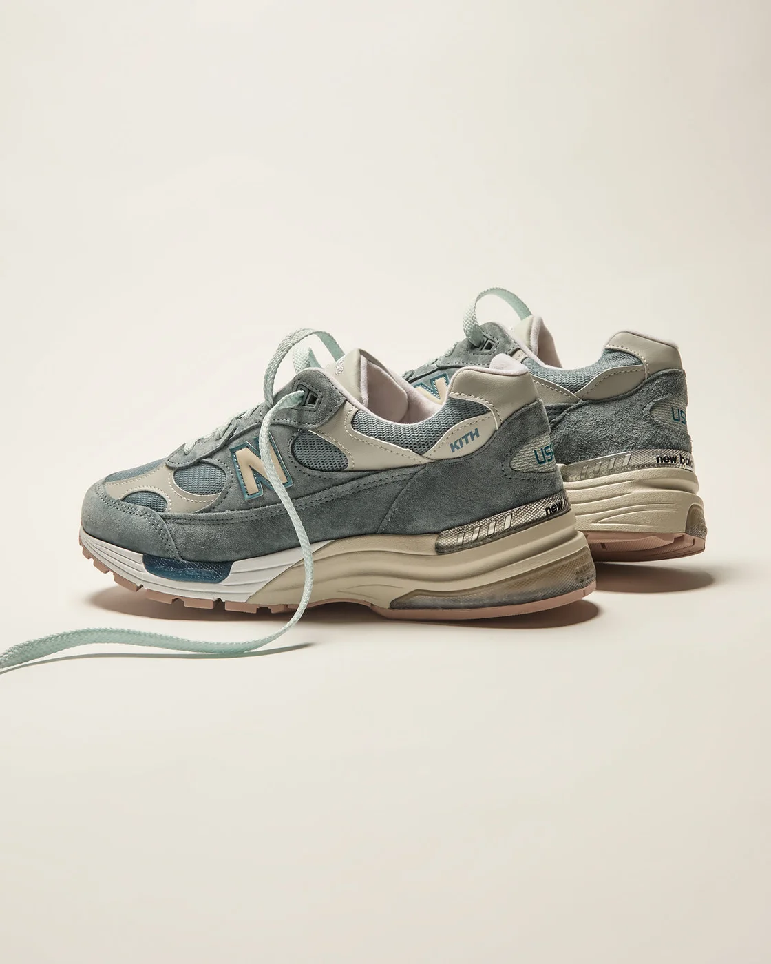 Kith x New Balance 992 Osaka，侧面照片 5