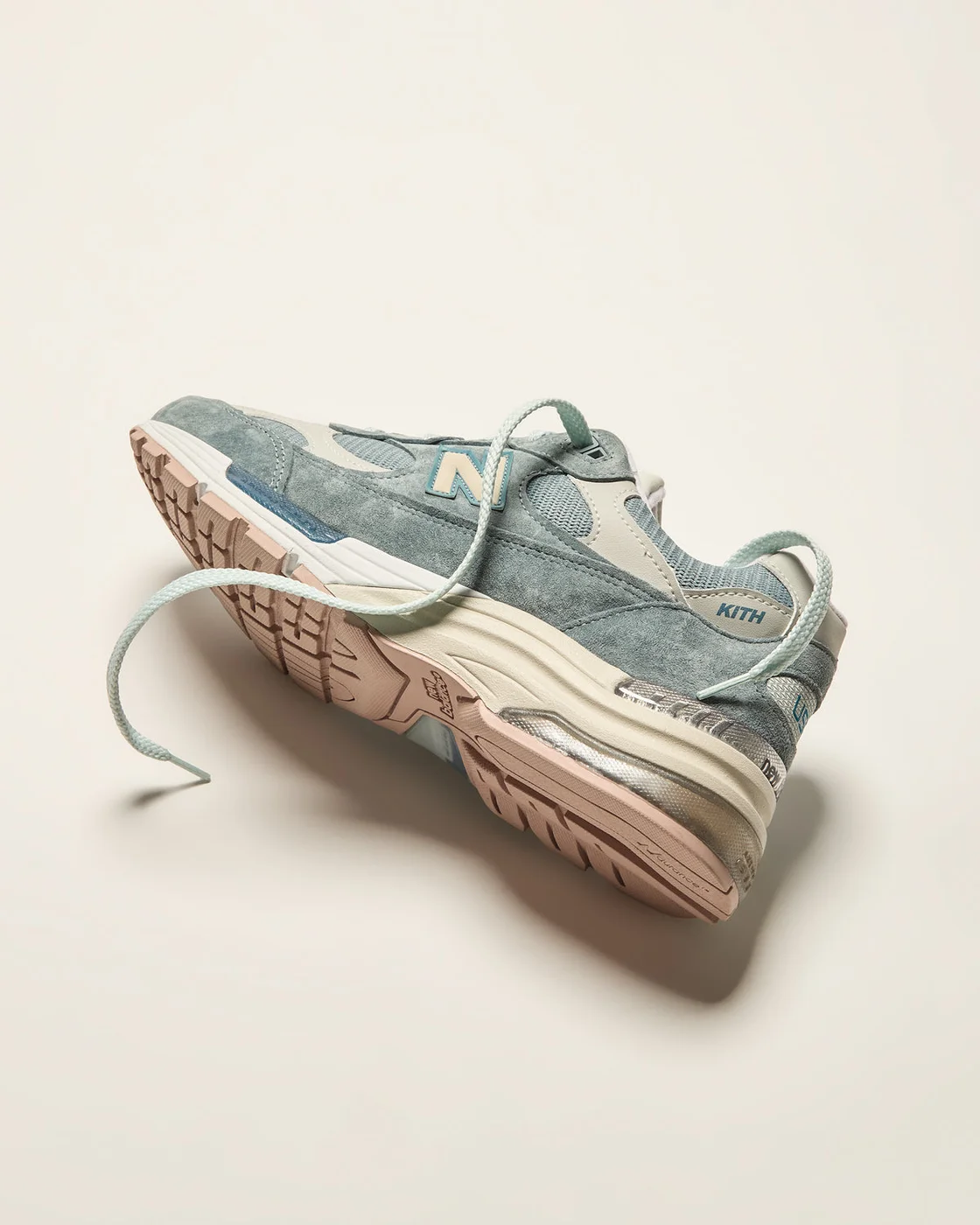 Kith x New Balance 992 Osaka，鞋底照片 8